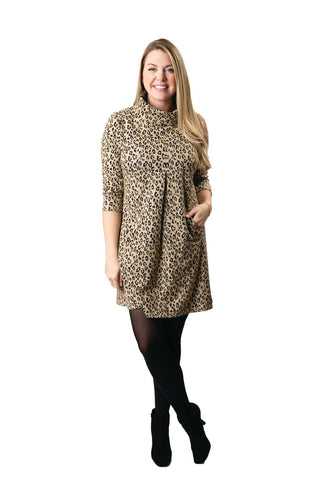 Three quarter sleeve dress with front pleat and pockets in camel leopard