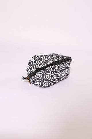 black geometric floral printed glam bag with zipper – chic travel organizer
