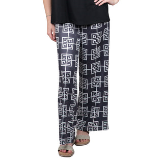 Palazzo pants in black and white greek