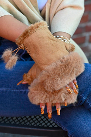 woman wearing camel fingerless gloves with fur 